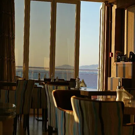 Perea Hotel *