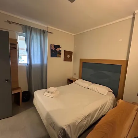 佩雷亚酒店 *