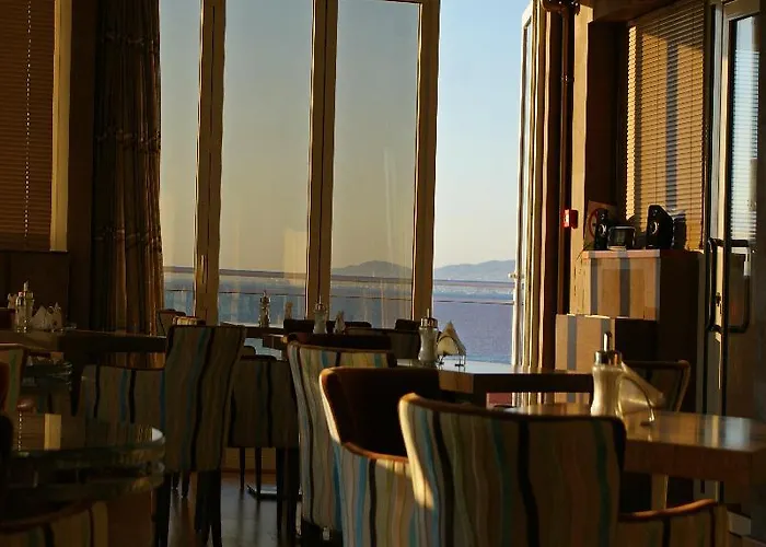 Perea Hotel *