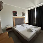Perea Hotel *