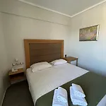 Perea מלון Peraía